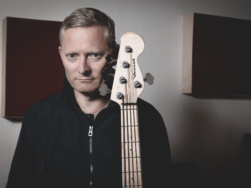 The circle is complete – Markus Schieferdecker now with VINCENT Bass Guitars