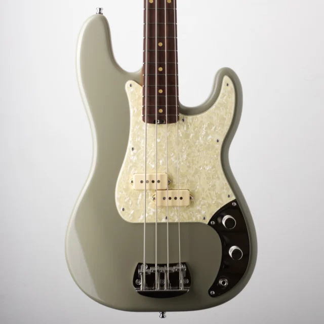 Our Akkurat in a beautiful Fangorn glossy finish, medium roasted neck, katalox fretboard, creme pickup covers and a white perloid pick guard. Humble yet beautiful. What do you think? 
.
.
.
#akkurat #vincentbass #vincenttruetone #vincent #bassplayer #basslove #bassgram #bass #luthier #madeingermany #localsourcing #instabass #bassplayersofinstagram