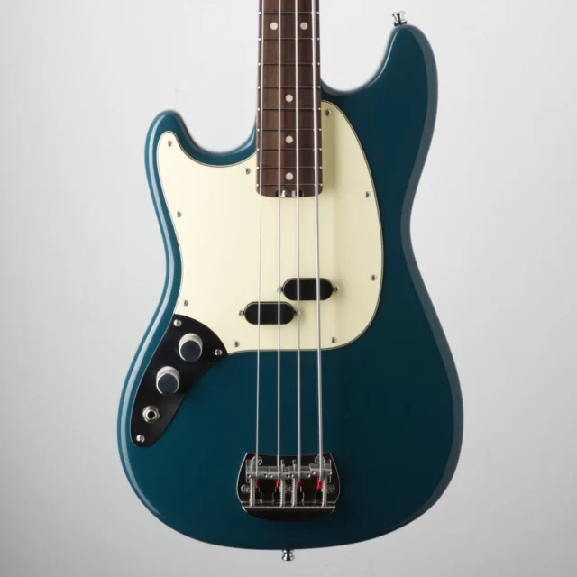 Check this out, now lefties can ride a Pony, too. Yeeehaawww! 🐴🐴🐴Drop us a massage, we have more of those. ♥️
.
.
.
#vincentbass #vincent #vincenttruetone #vincentguitars #bass #bassgram #bassplayers #bassplyersunited #shortscalebass #shortscale #pony #lefthand #lefty #lefthandbass