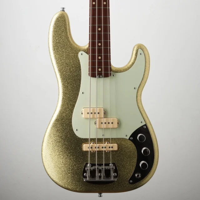 This sparkle finish takes the  gold medal🥇 

#vincentbass #bassguitars #bass #custombass #pjbass #pbass