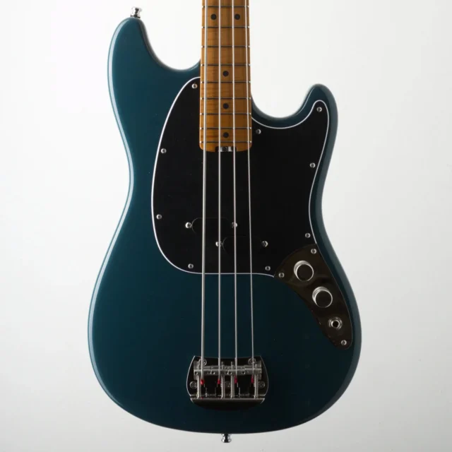 Short in scale but big on tone, our Pony model combines classic elegance with modern appointments to create an unbeatable shortscale experience 👌

#bass #vincentbass #pony #bassguitar #custombass #shortscale