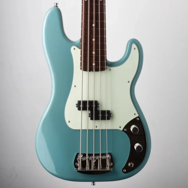 Our Marrakesch finish offers a timelessness that looks straight out of the custom colour finishes of the 1960s

#vincentbass #custombass #bass #bassguitar #pbass #precisionbass #jbass #vincent