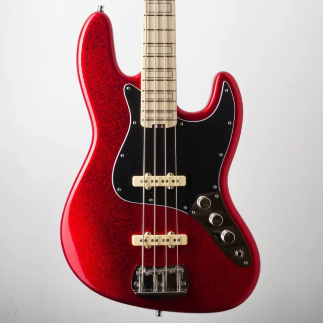 Sparkle finish got us like 👁️👄👁️

#vincentbass #custombass #jbass #bass #bassplayer #bassguitar #vincent #bassist