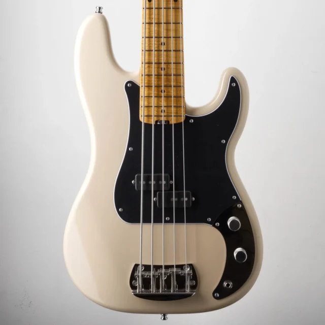 5 string perfection 👌

#vincentbass #vincent #pbass #5string #custombass #bass #bassguitar #bassplayer